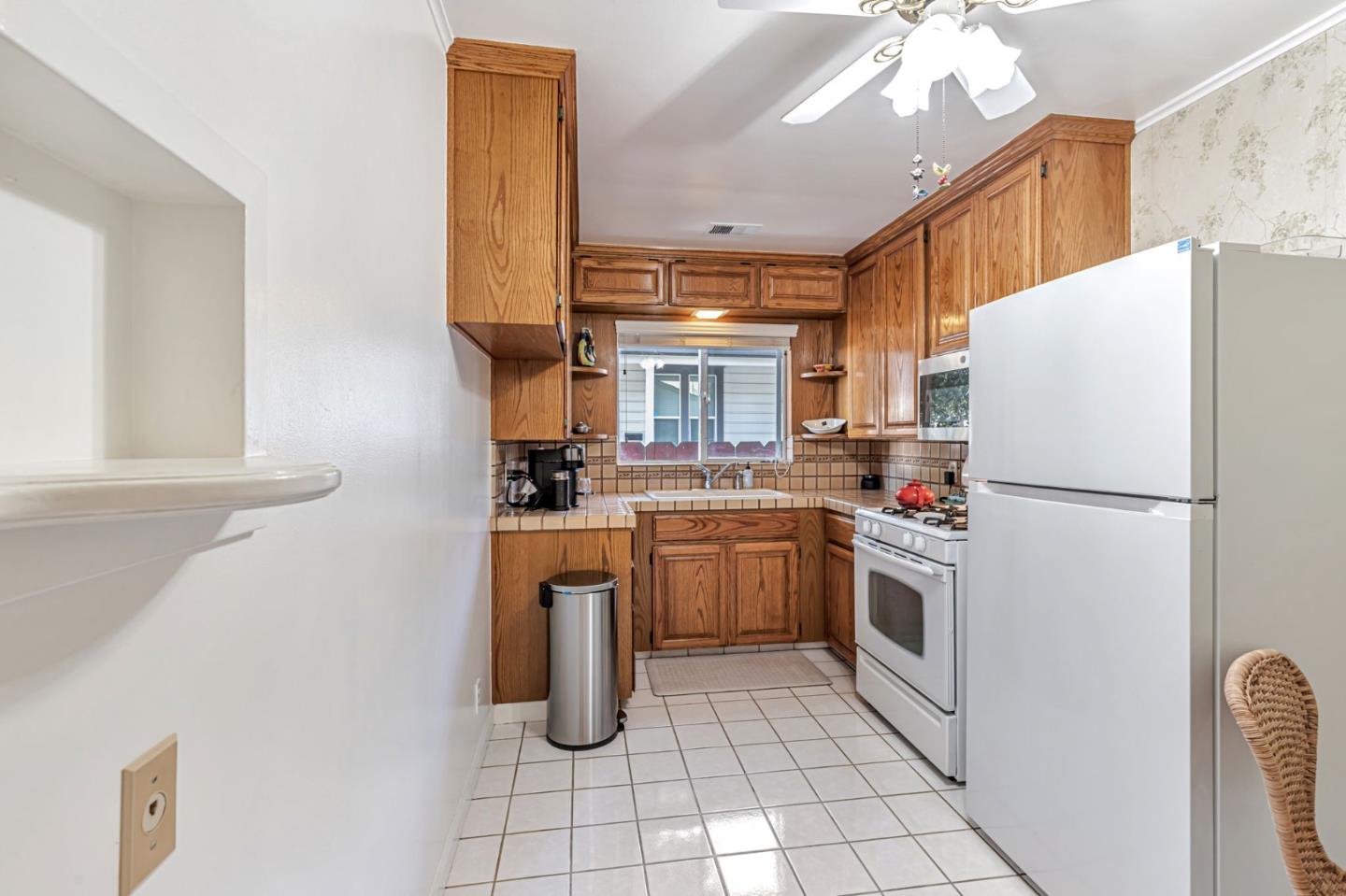 Detail Gallery Image 6 of 19 For 1010 Monterey St, Hollister,  CA 95023 - 2 Beds | 1 Baths