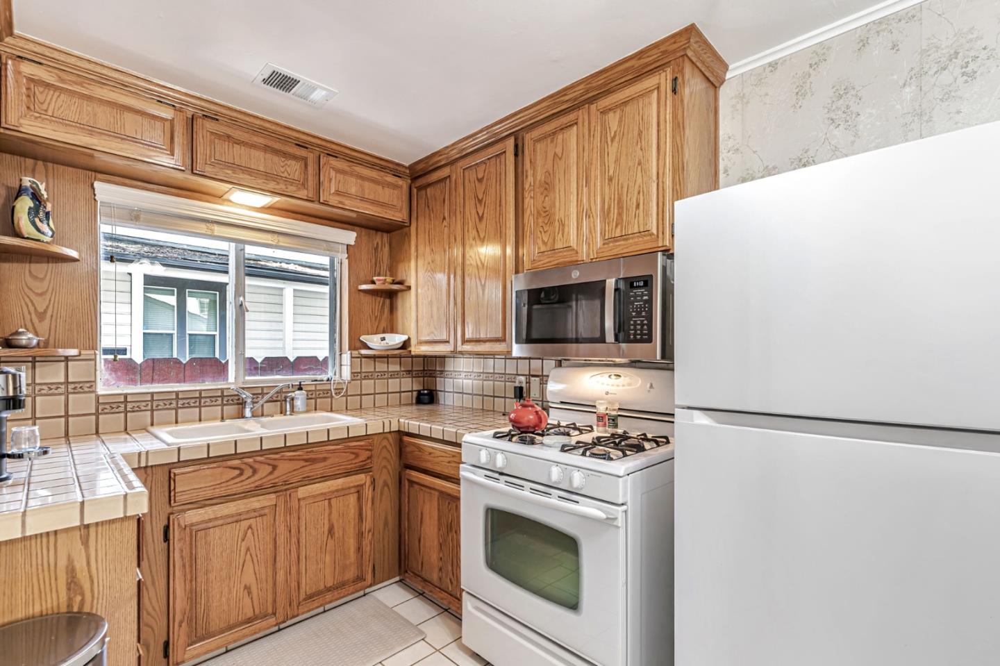 Detail Gallery Image 7 of 19 For 1010 Monterey St, Hollister,  CA 95023 - 2 Beds | 1 Baths