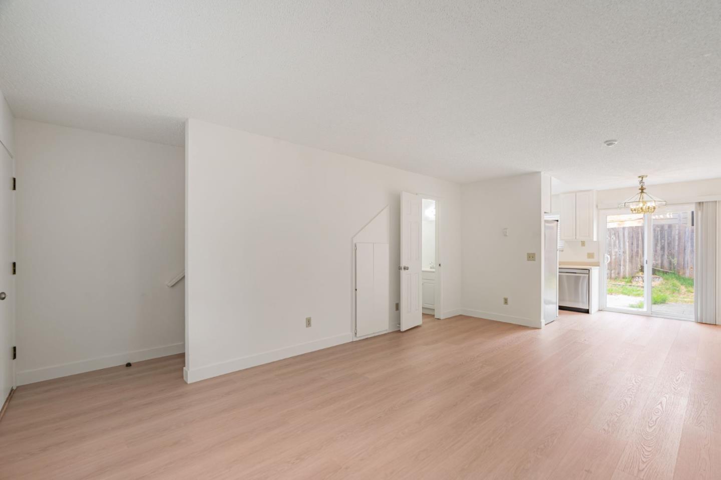 Detail Gallery Image 8 of 39 For 2560 Kenton Ct, Santa Rosa,  CA 95407 - – Beds | – Baths