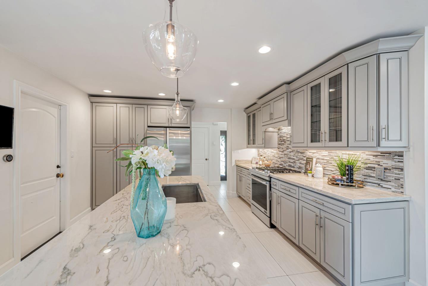 Detail Gallery Image 13 of 55 For 4670 Sherbourne Dr, San Jose,  CA 95124 - 4 Beds | 2/2 Baths