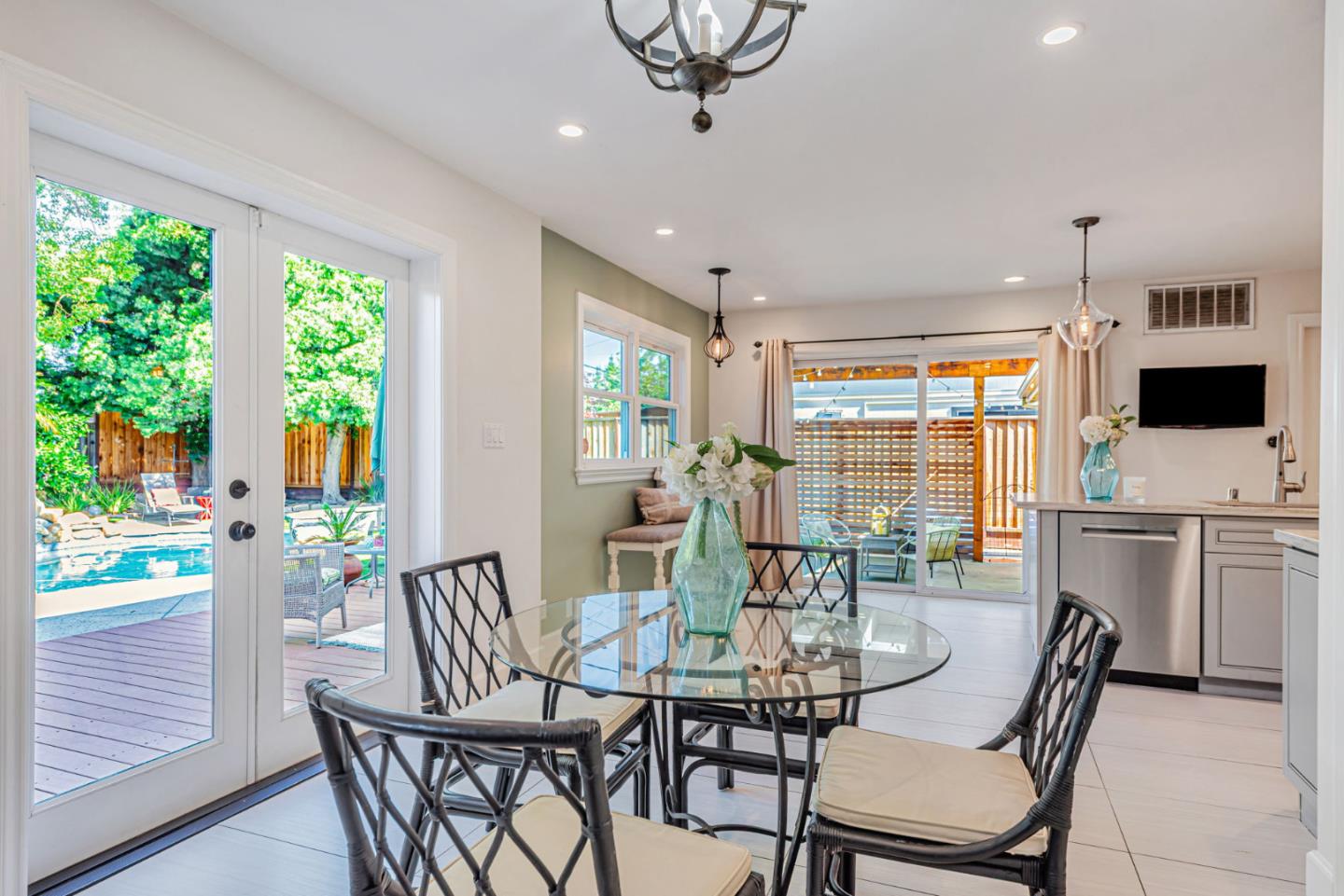 Detail Gallery Image 19 of 55 For 4670 Sherbourne Dr, San Jose,  CA 95124 - 4 Beds | 2/2 Baths