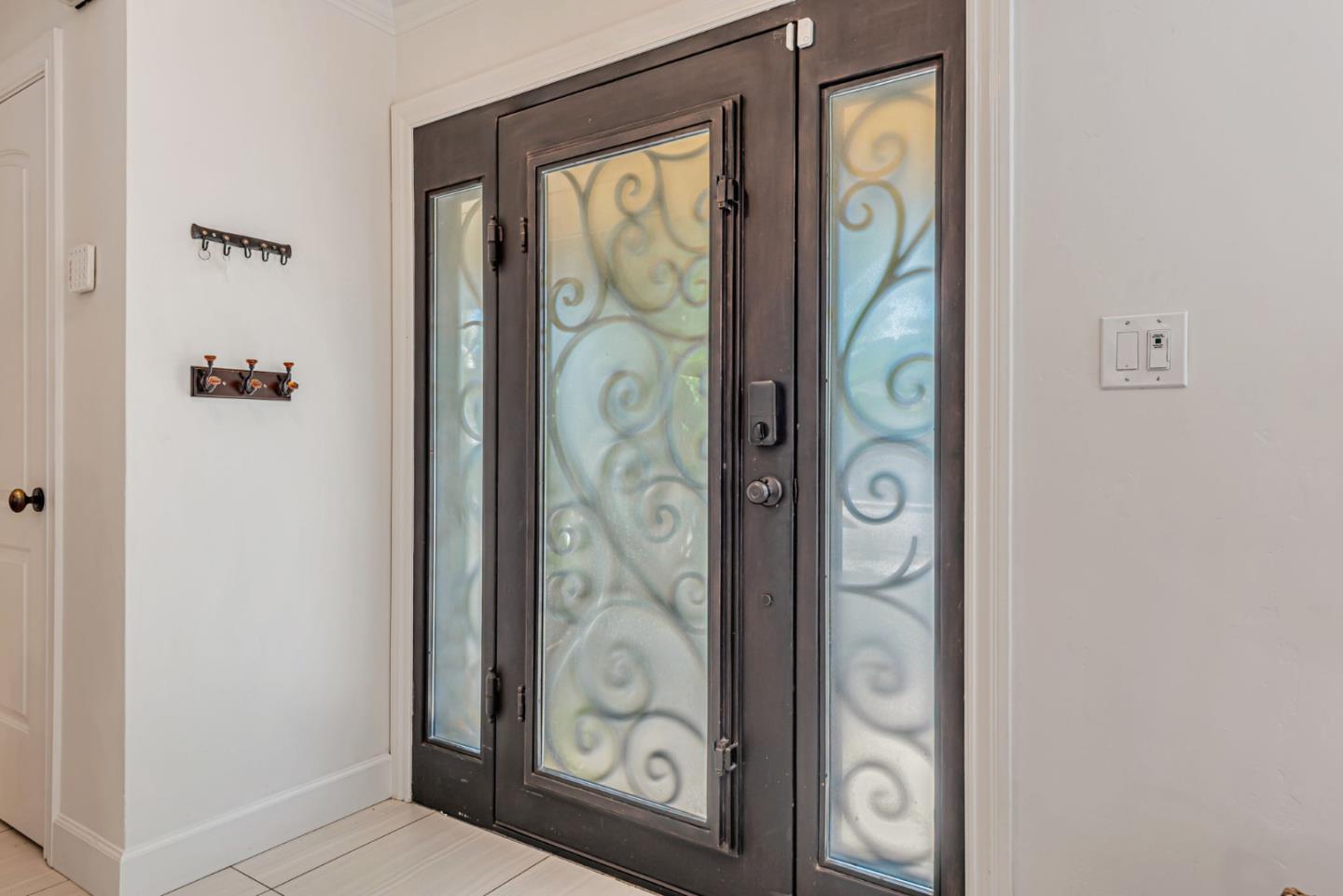 Detail Gallery Image 5 of 55 For 4670 Sherbourne Dr, San Jose,  CA 95124 - 4 Beds | 2/2 Baths