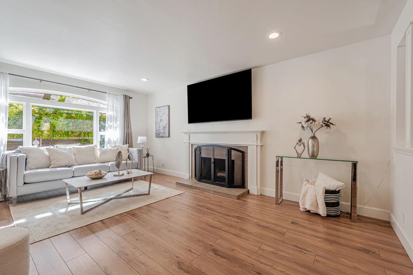 Detail Gallery Image 7 of 55 For 4670 Sherbourne Dr, San Jose,  CA 95124 - 4 Beds | 2/2 Baths