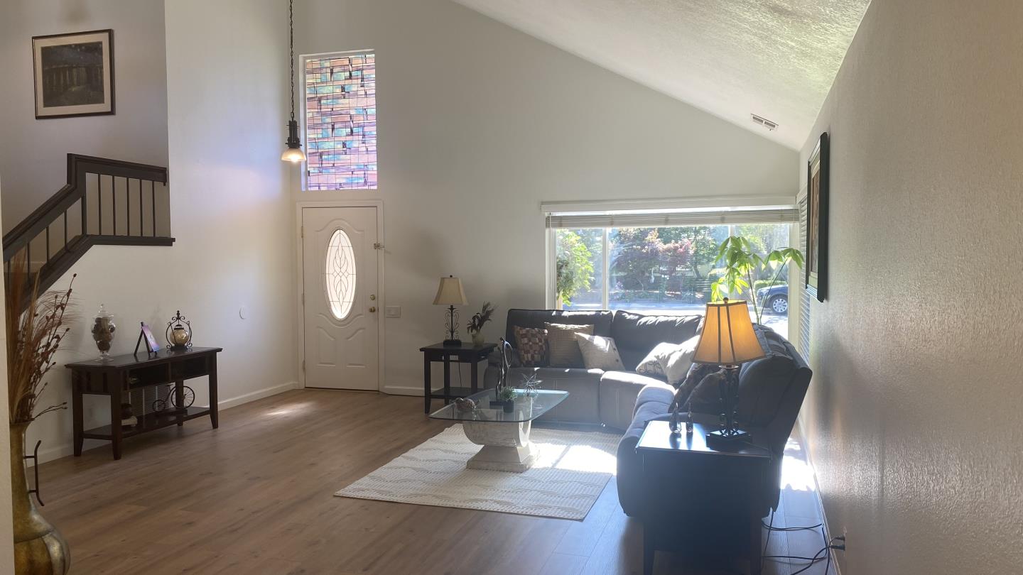 Detail Gallery Image 3 of 30 For 5270 Rio Grande Dr, San Jose,  CA 95136 - 4 Beds | 2/1 Baths