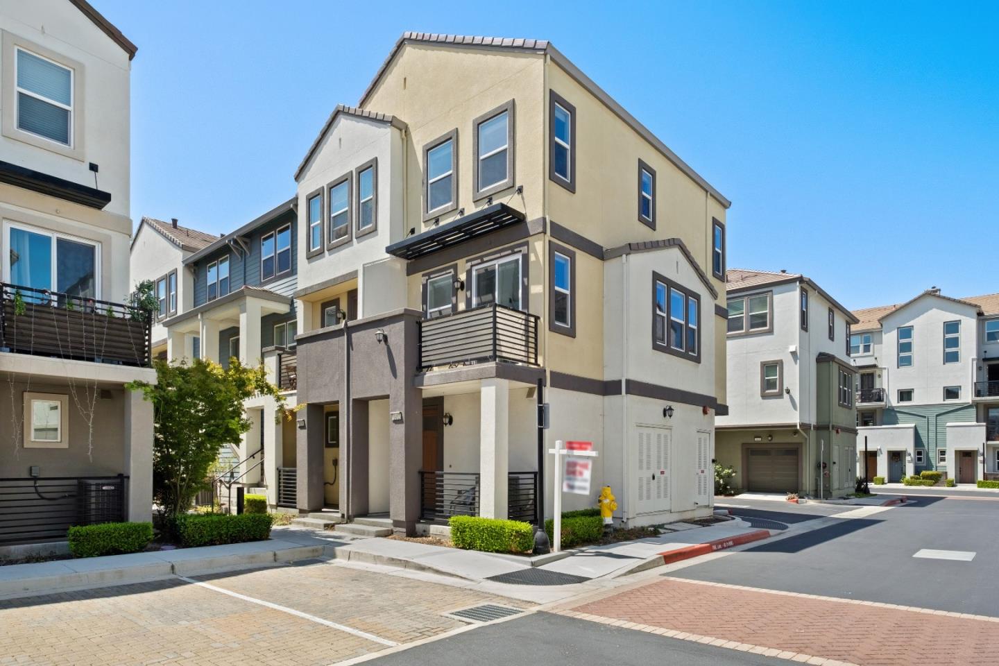 Detail Gallery Image 3 of 55 For 1452 Cherry Cir, Milpitas,  CA 95035 - 2 Beds | 1/2 Baths