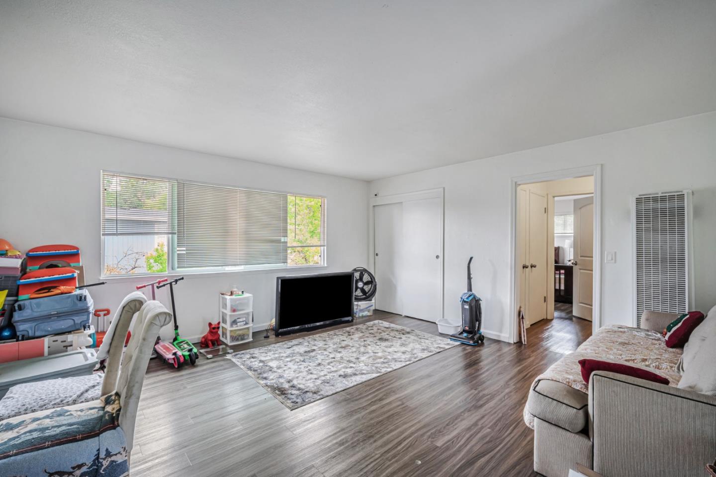 Detail Gallery Image 11 of 38 For 923 Delport Ave, Santa Rosa,  CA 95407 - – Beds | – Baths