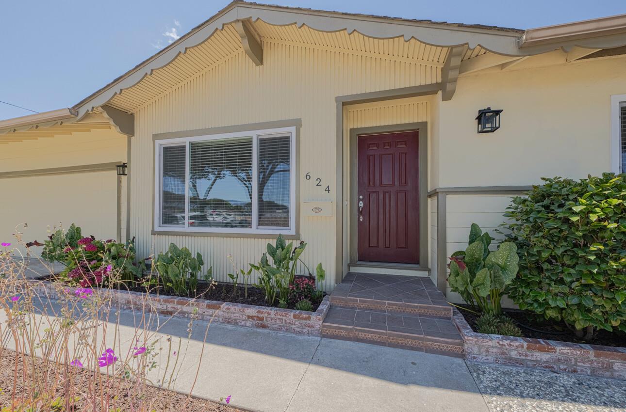 Detail Gallery Image 2 of 43 For 624 Hartnell St, Salinas,  CA 93901 - 4 Beds | 2 Baths