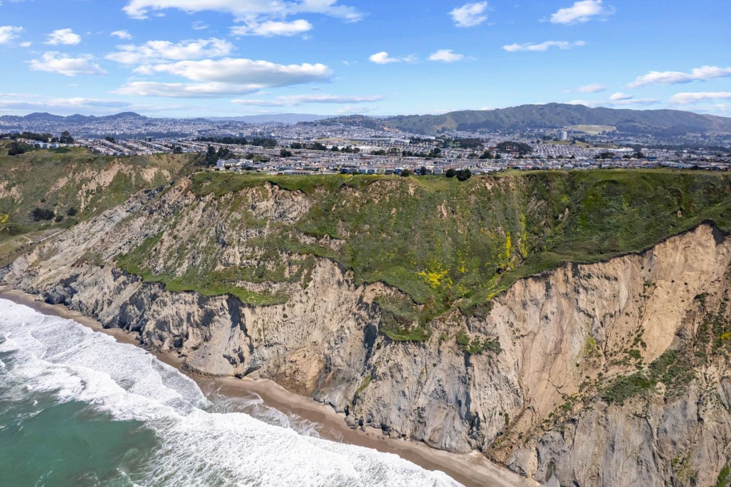 Detail Gallery Image 5 of 42 For 1172 87th St, Daly City,  CA 94015 - 2 Beds | 1 Baths