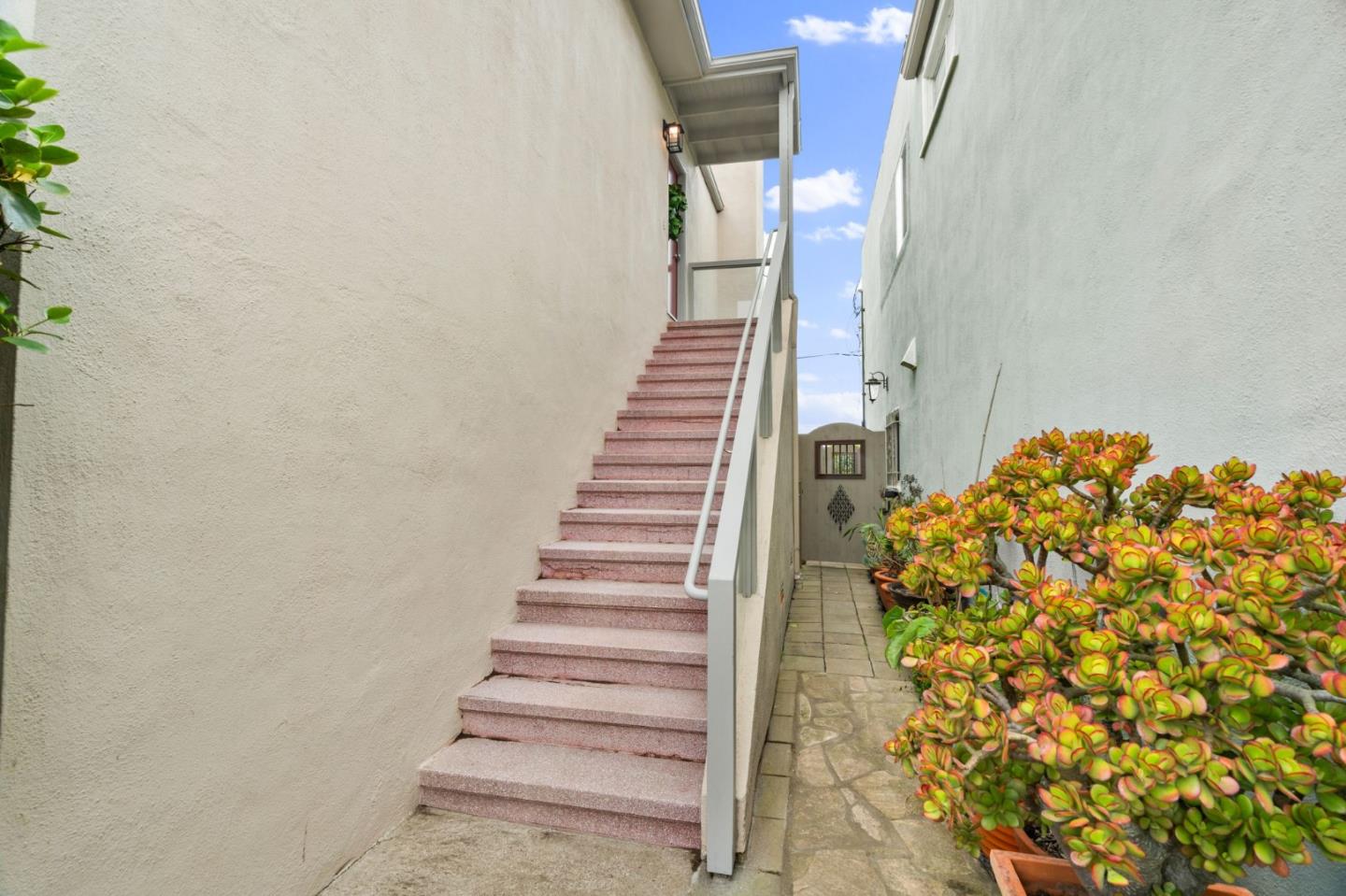 Detail Gallery Image 6 of 42 For 1172 87th St, Daly City,  CA 94015 - 2 Beds | 1 Baths
