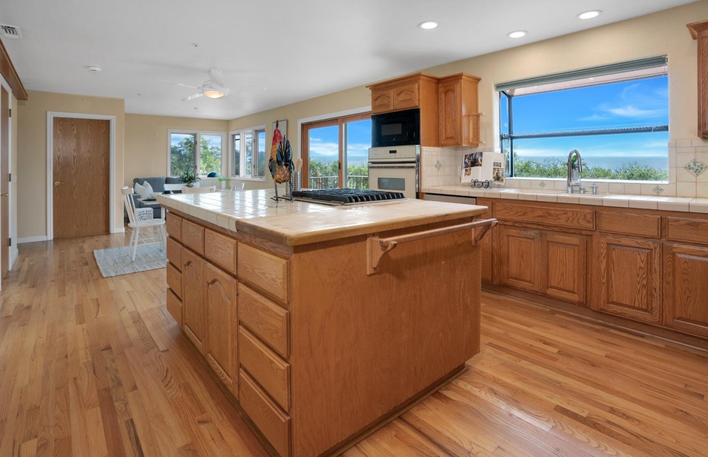Detail Gallery Image 13 of 61 For 388 Aptos Ridge Cir, Watsonville,  CA 95076 - 4 Beds | 3/1 Baths