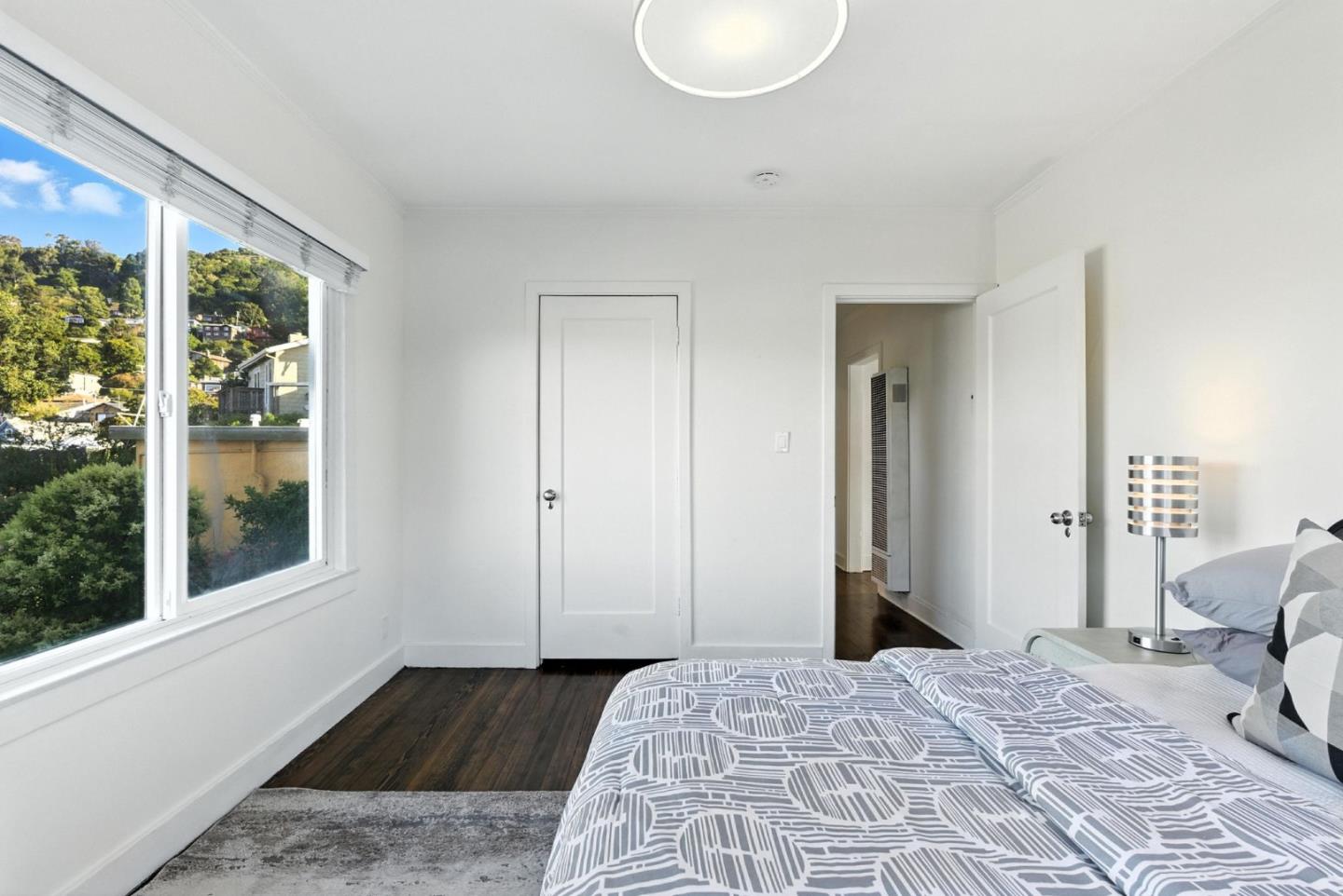 Detail Gallery Image 10 of 95 For 35 Mono St, Brisbane,  CA 94005 - 4 Beds | 2 Baths