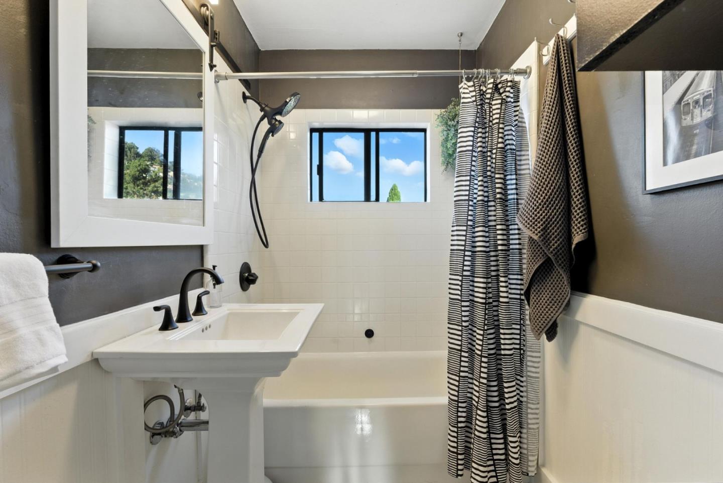 Detail Gallery Image 12 of 95 For 35 Mono St, Brisbane,  CA 94005 - 4 Beds | 2 Baths