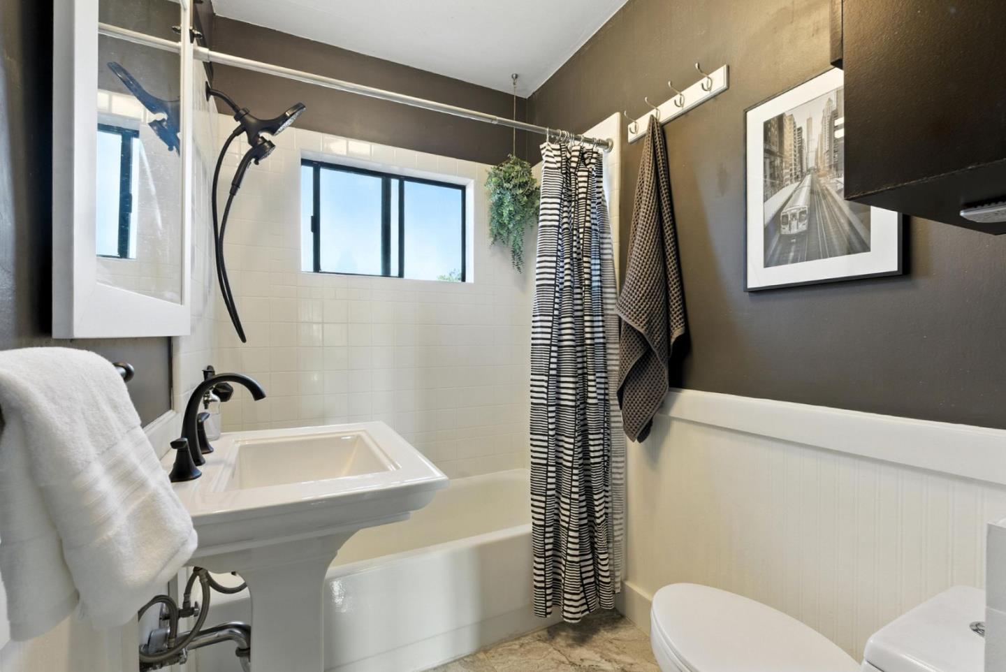 Detail Gallery Image 13 of 95 For 35 Mono St, Brisbane,  CA 94005 - 4 Beds | 2 Baths