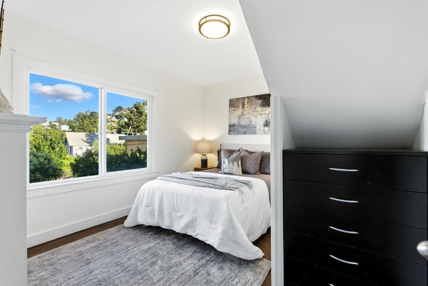 Detail Gallery Image 14 of 95 For 35 Mono St, Brisbane,  CA 94005 - 4 Beds | 2 Baths
