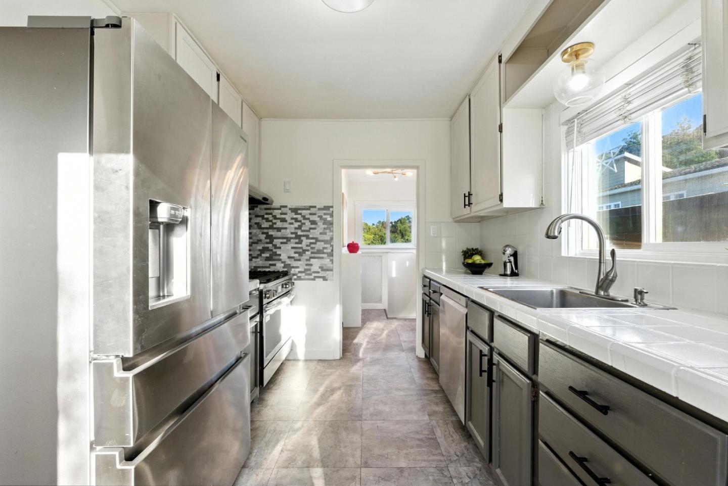 Detail Gallery Image 20 of 95 For 35 Mono St, Brisbane,  CA 94005 - 4 Beds | 2 Baths
