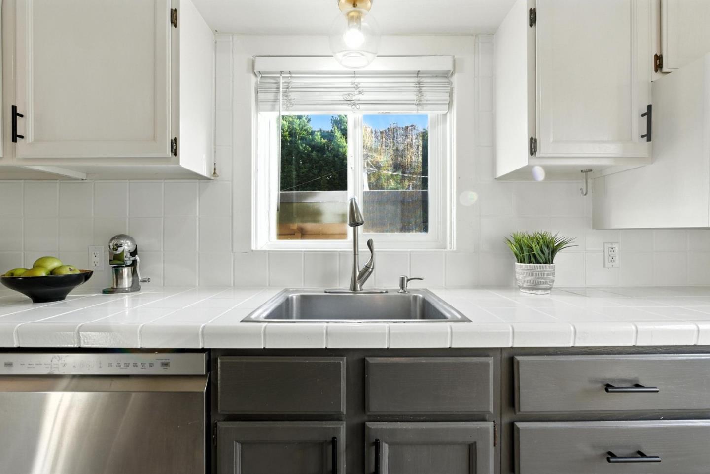 Detail Gallery Image 21 of 95 For 35 Mono St, Brisbane,  CA 94005 - 4 Beds | 2 Baths