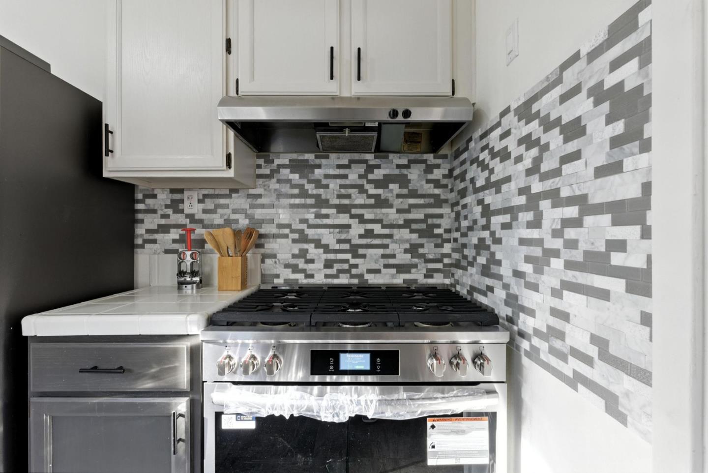 Detail Gallery Image 22 of 95 For 35 Mono St, Brisbane,  CA 94005 - 4 Beds | 2 Baths