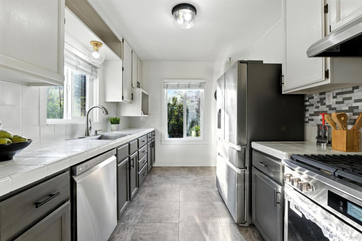 Detail Gallery Image 23 of 95 For 35 Mono St, Brisbane,  CA 94005 - 4 Beds | 2 Baths