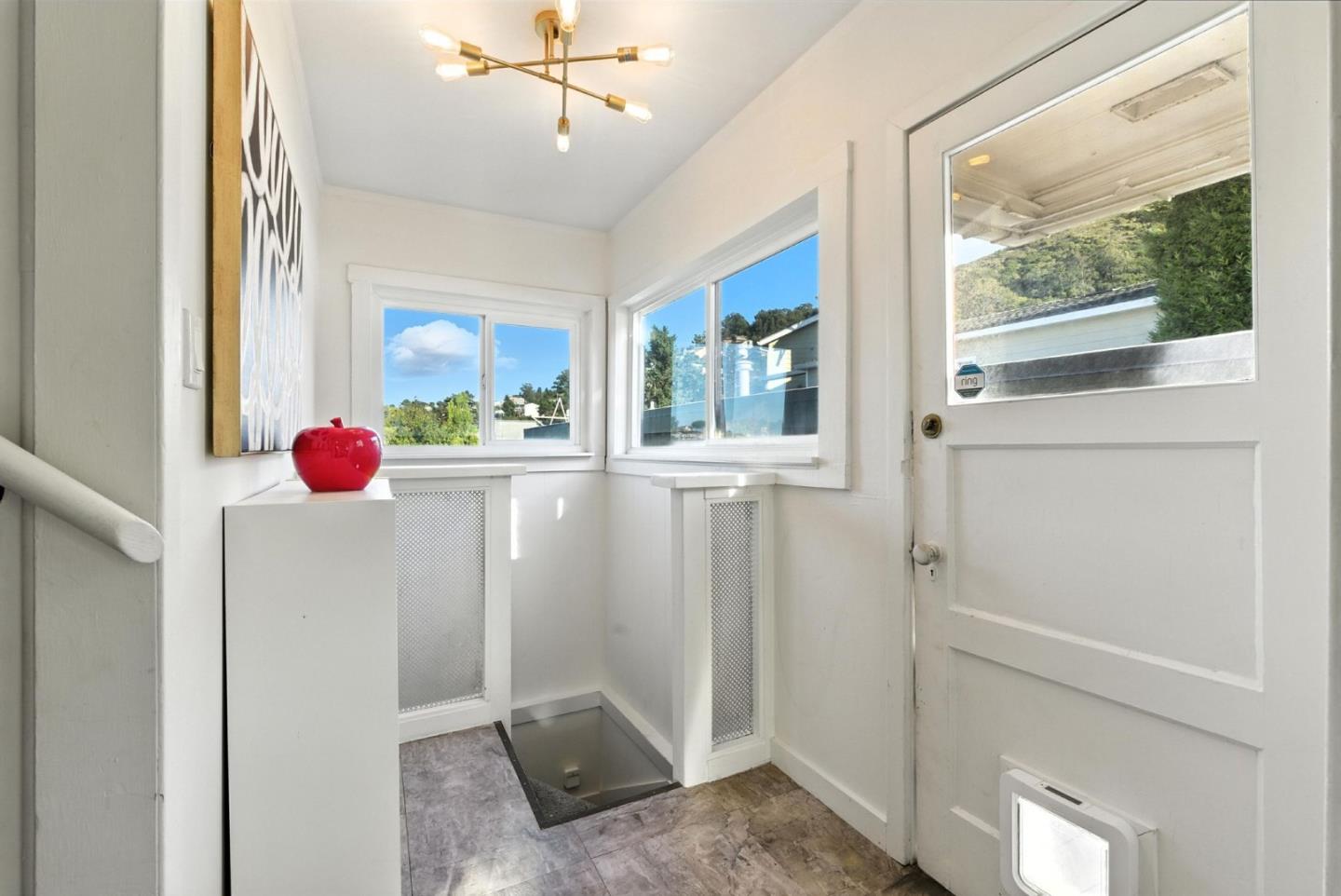 Detail Gallery Image 24 of 95 For 35 Mono St, Brisbane,  CA 94005 - 4 Beds | 2 Baths