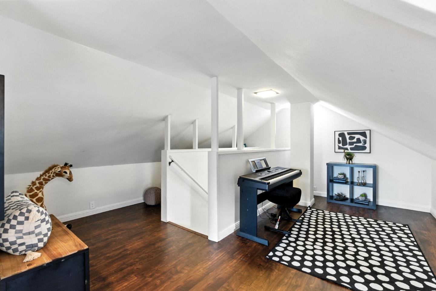 Detail Gallery Image 26 of 95 For 35 Mono St, Brisbane,  CA 94005 - 4 Beds | 2 Baths