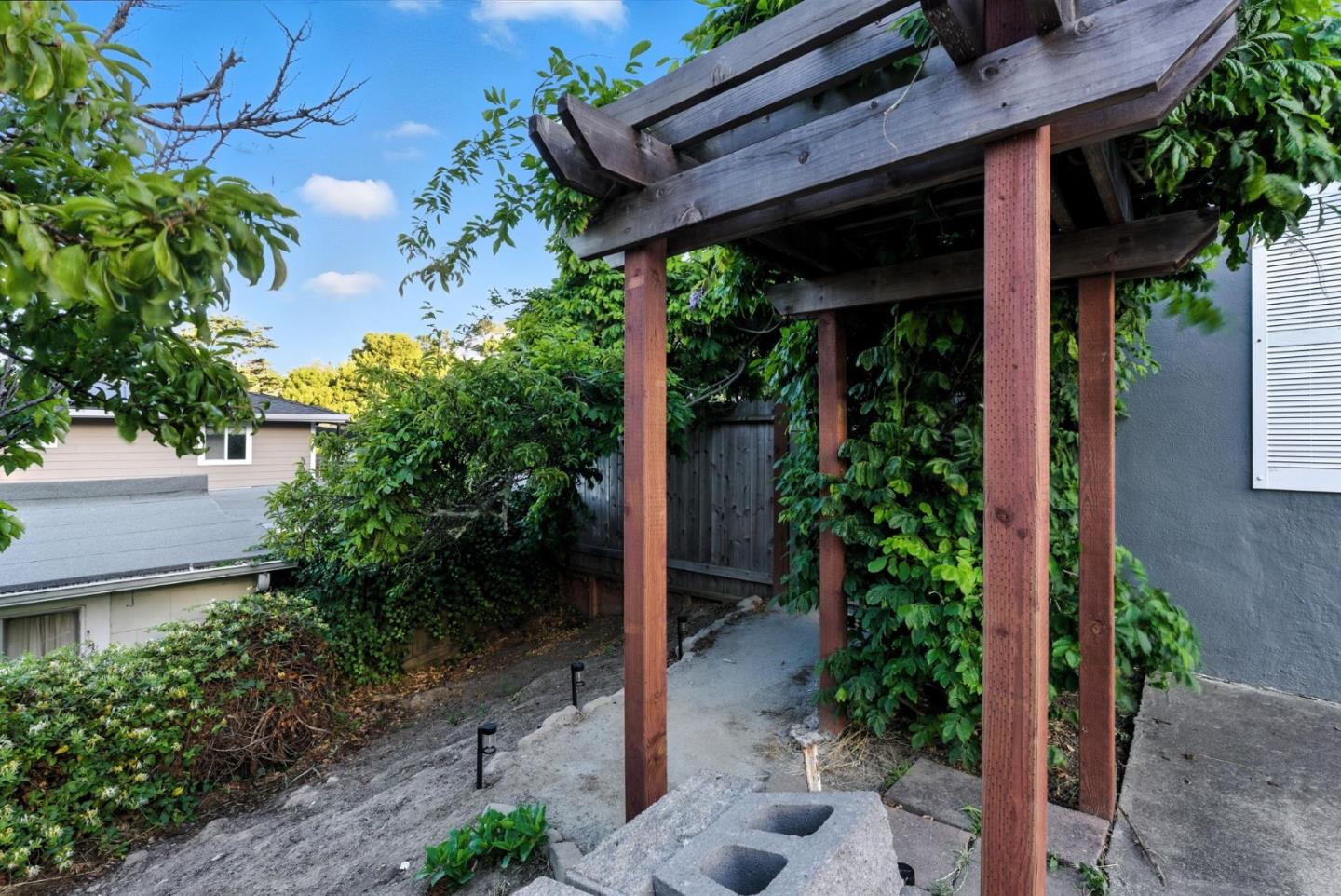 Detail Gallery Image 75 of 95 For 35 Mono St, Brisbane,  CA 94005 - 4 Beds | 2 Baths