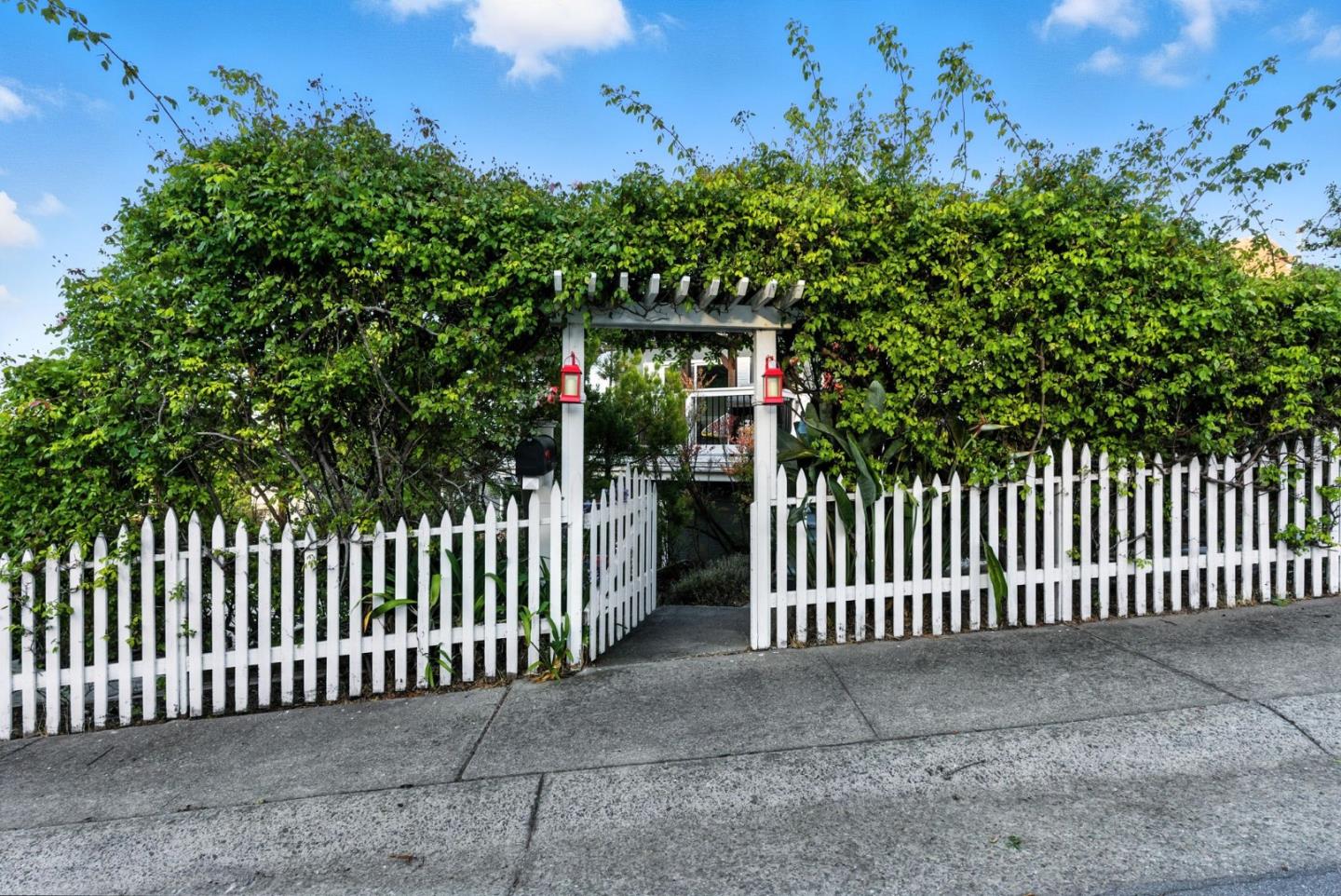 Detail Gallery Image 78 of 95 For 35 Mono St, Brisbane,  CA 94005 - 4 Beds | 2 Baths