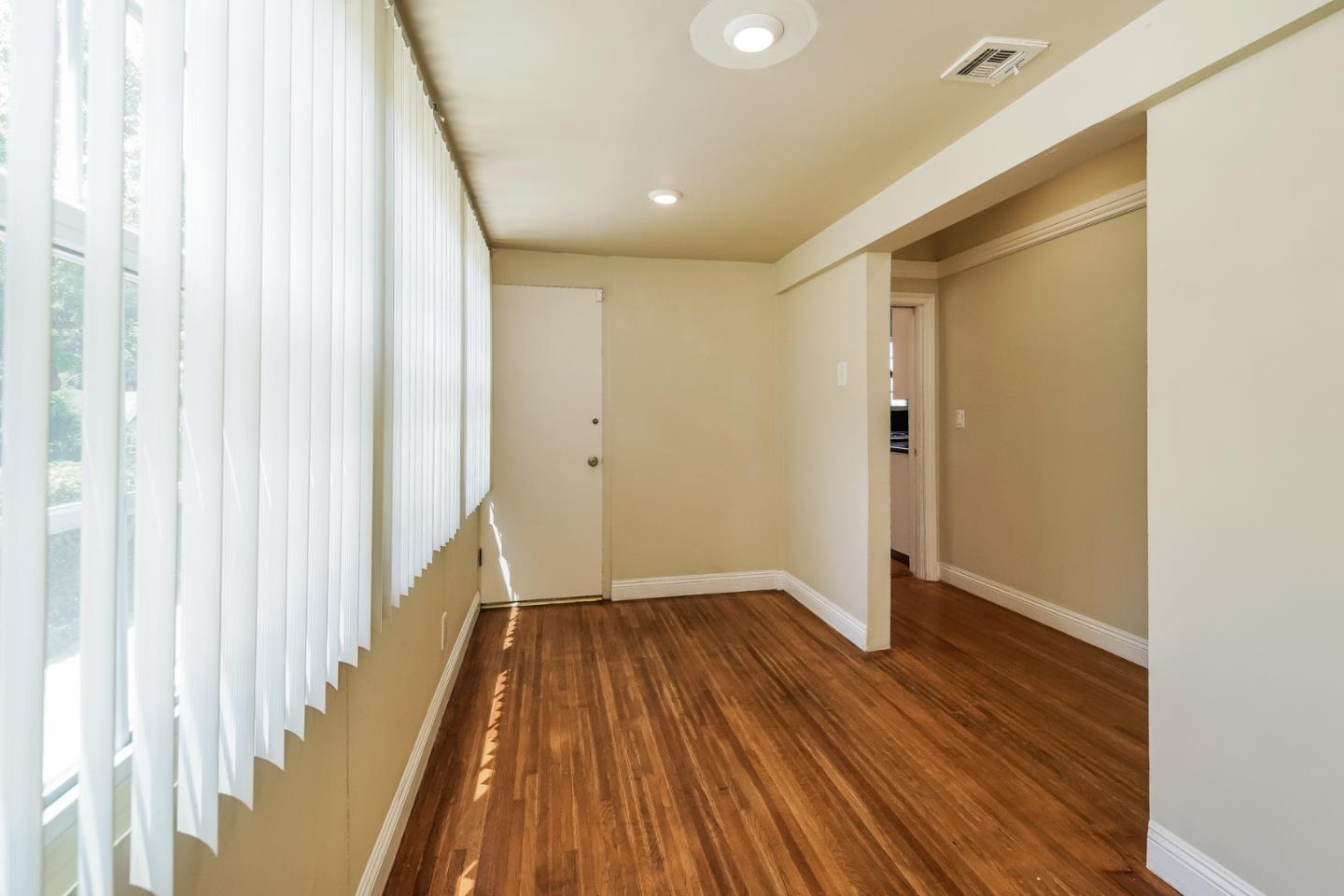 Detail Gallery Image 12 of 26 For 2301 N Commonwealth Ave, Los Angeles,  CA 90027 - 3 Beds | 3/1 Baths