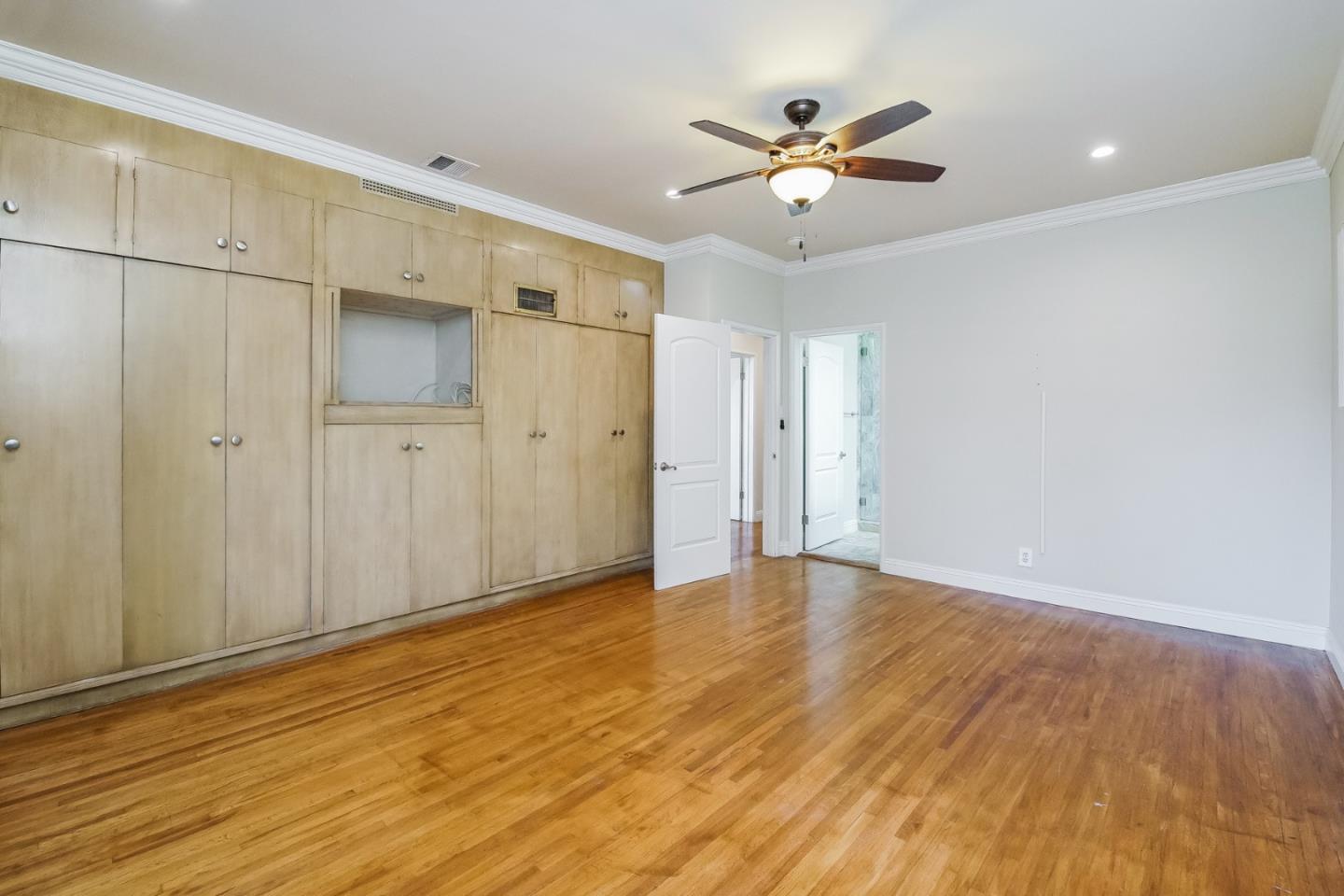 Detail Gallery Image 14 of 26 For 2301 N Commonwealth Ave, Los Angeles,  CA 90027 - 3 Beds | 3/1 Baths