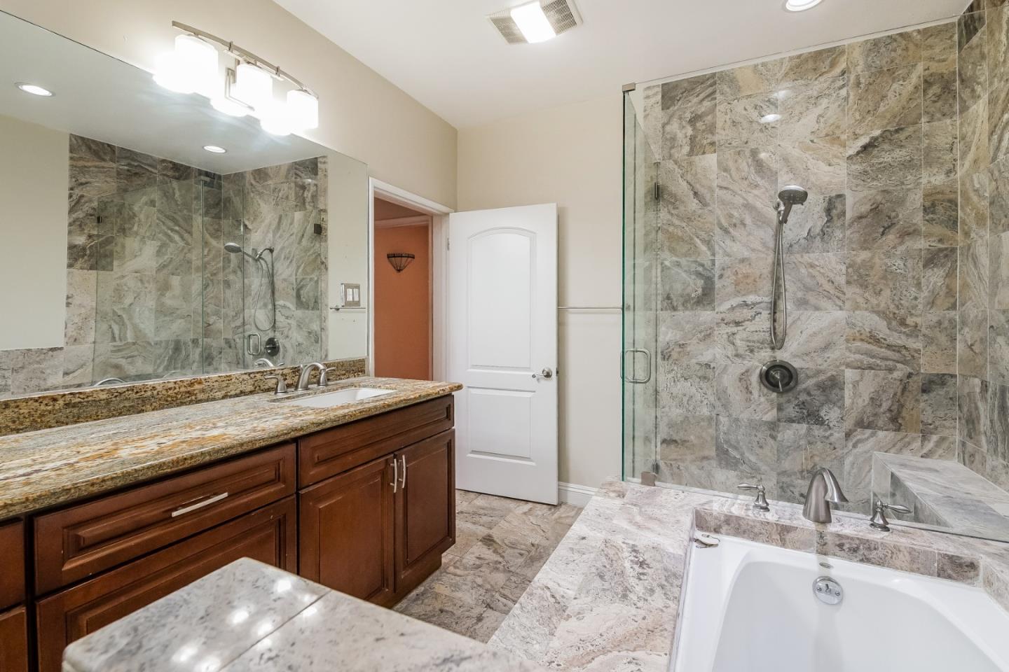 Detail Gallery Image 16 of 26 For 2301 N Commonwealth Ave, Los Angeles,  CA 90027 - 3 Beds | 3/1 Baths