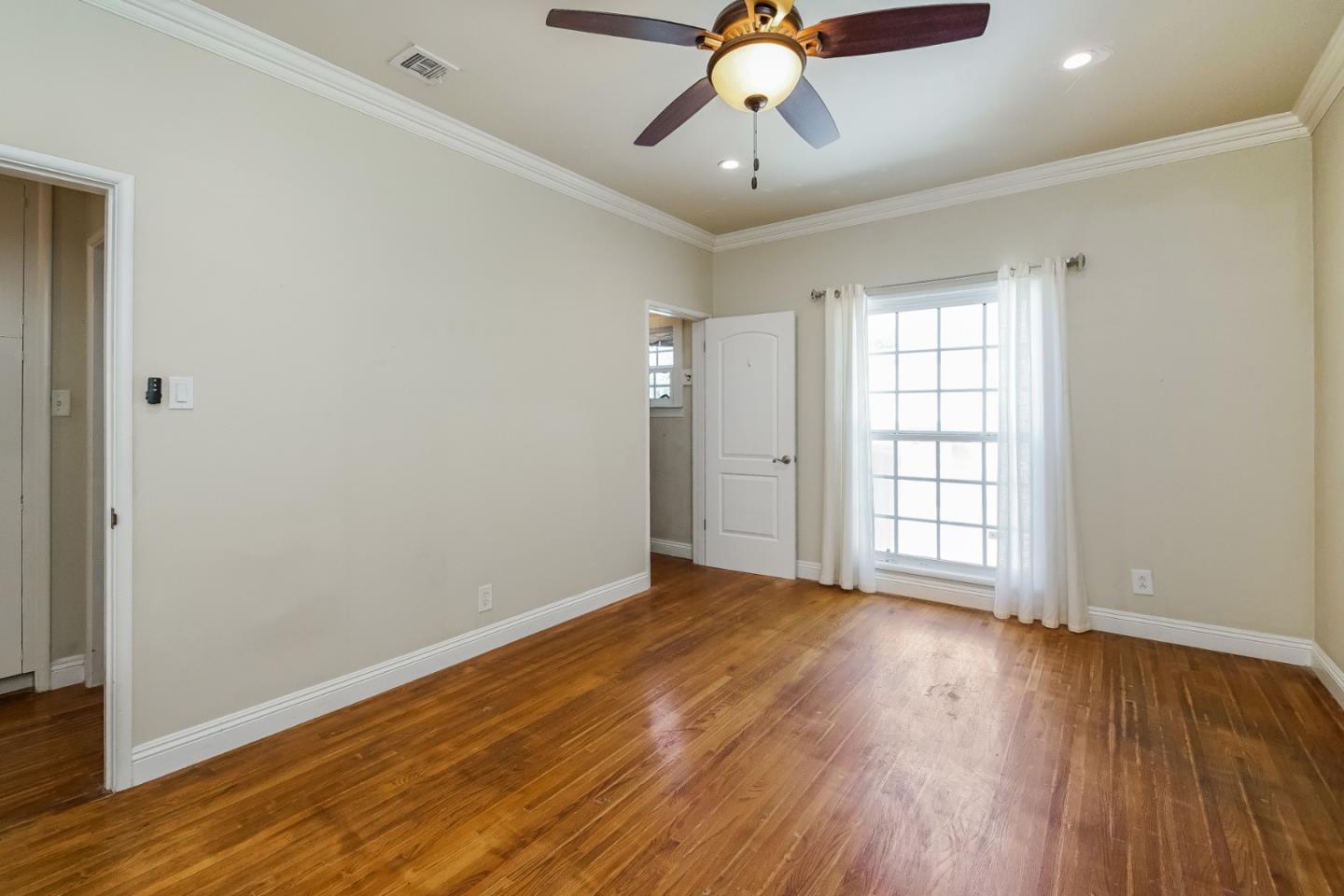 Detail Gallery Image 17 of 26 For 2301 N Commonwealth Ave, Los Angeles,  CA 90027 - 3 Beds | 3/1 Baths