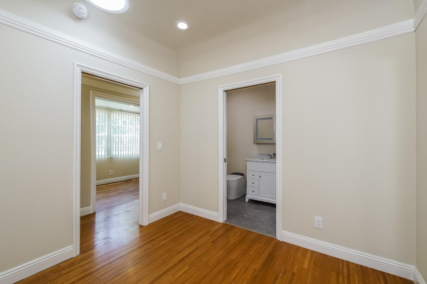 Detail Gallery Image 20 of 26 For 2301 N Commonwealth Ave, Los Angeles,  CA 90027 - 3 Beds | 3/1 Baths