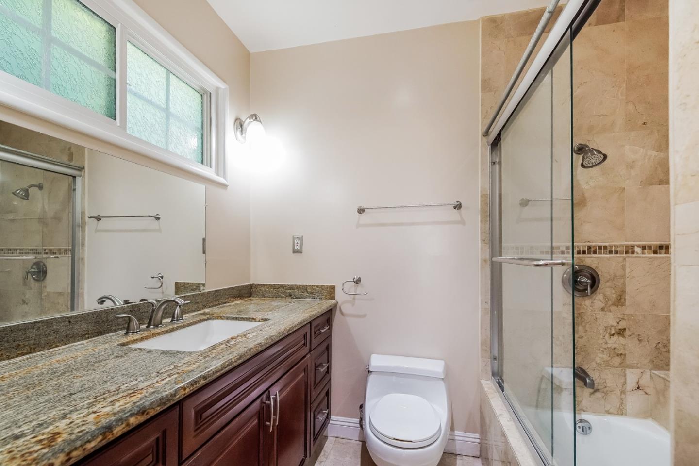 Detail Gallery Image 21 of 26 For 2301 N Commonwealth Ave, Los Angeles,  CA 90027 - 3 Beds | 3/1 Baths