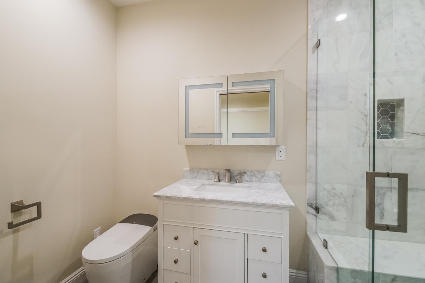 Detail Gallery Image 22 of 26 For 2301 N Commonwealth Ave, Los Angeles,  CA 90027 - 3 Beds | 3/1 Baths