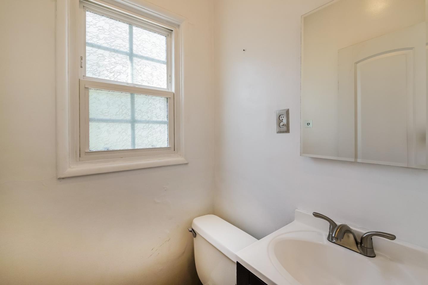 Detail Gallery Image 23 of 26 For 2301 N Commonwealth Ave, Los Angeles,  CA 90027 - 3 Beds | 3/1 Baths