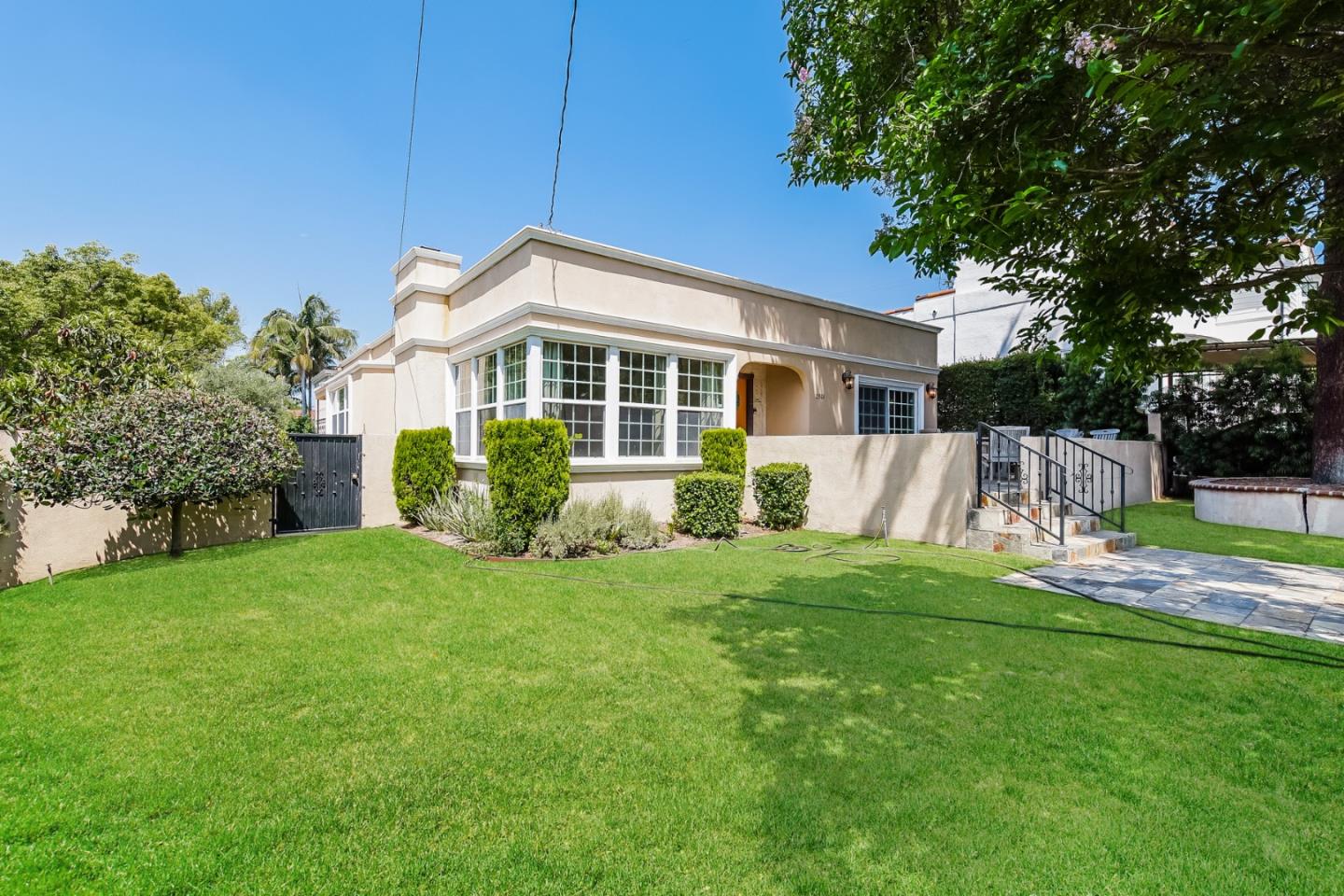 Detail Gallery Image 25 of 26 For 2301 N Commonwealth Ave, Los Angeles,  CA 90027 - 3 Beds | 3/1 Baths