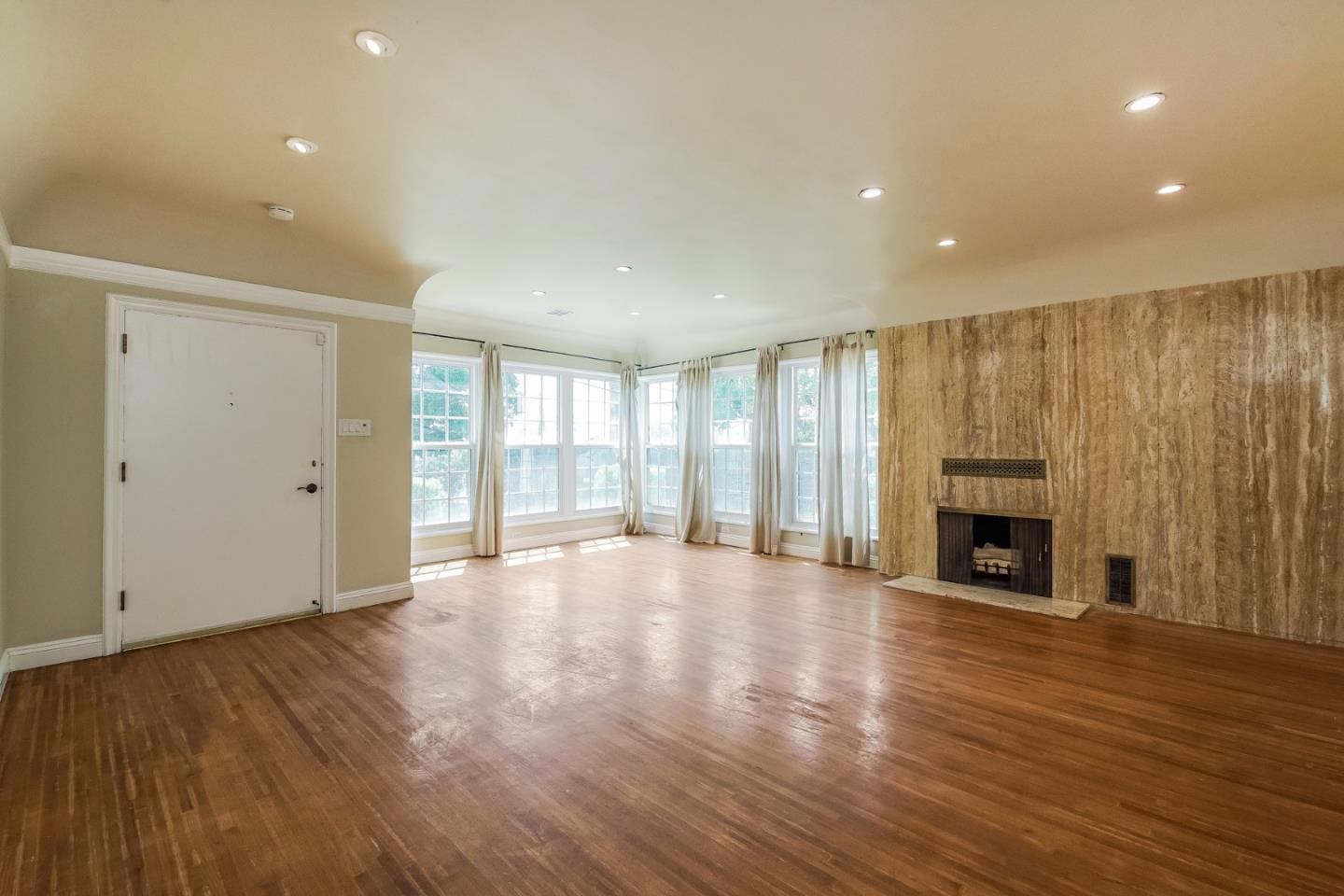 Detail Gallery Image 6 of 26 For 2301 N Commonwealth Ave, Los Angeles,  CA 90027 - 3 Beds | 3/1 Baths