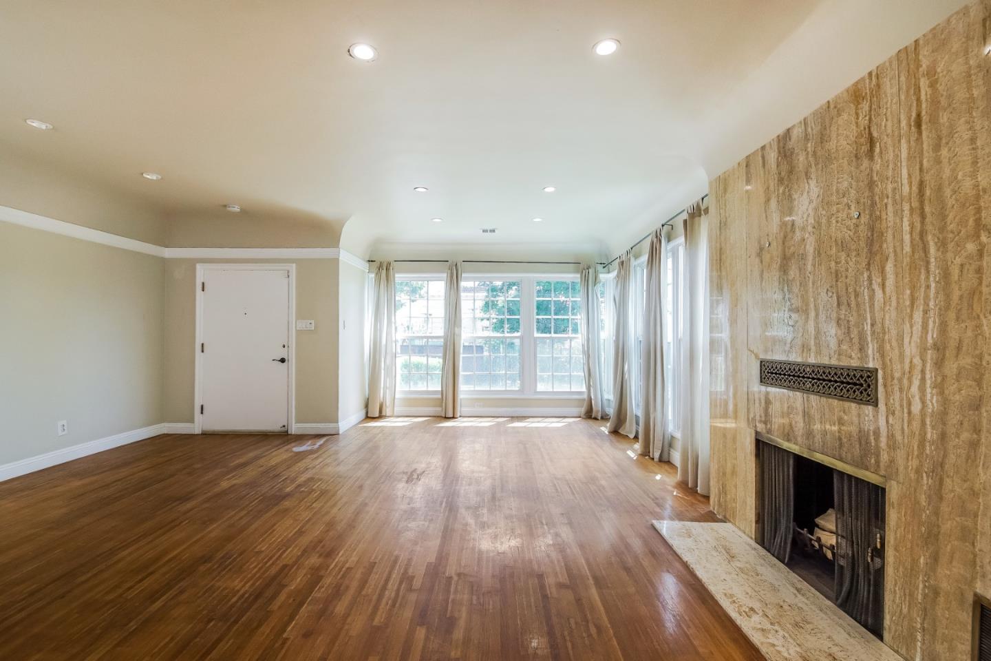 Detail Gallery Image 7 of 26 For 2301 N Commonwealth Ave, Los Angeles,  CA 90027 - 3 Beds | 3/1 Baths