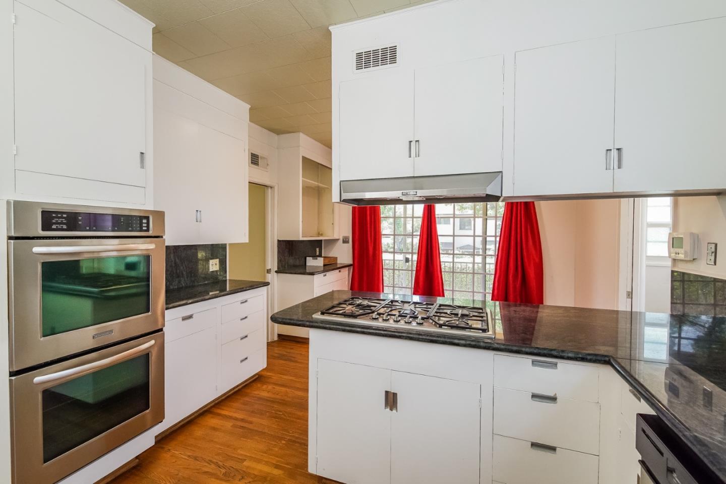 Detail Gallery Image 8 of 26 For 2301 N Commonwealth Ave, Los Angeles,  CA 90027 - 3 Beds | 3/1 Baths