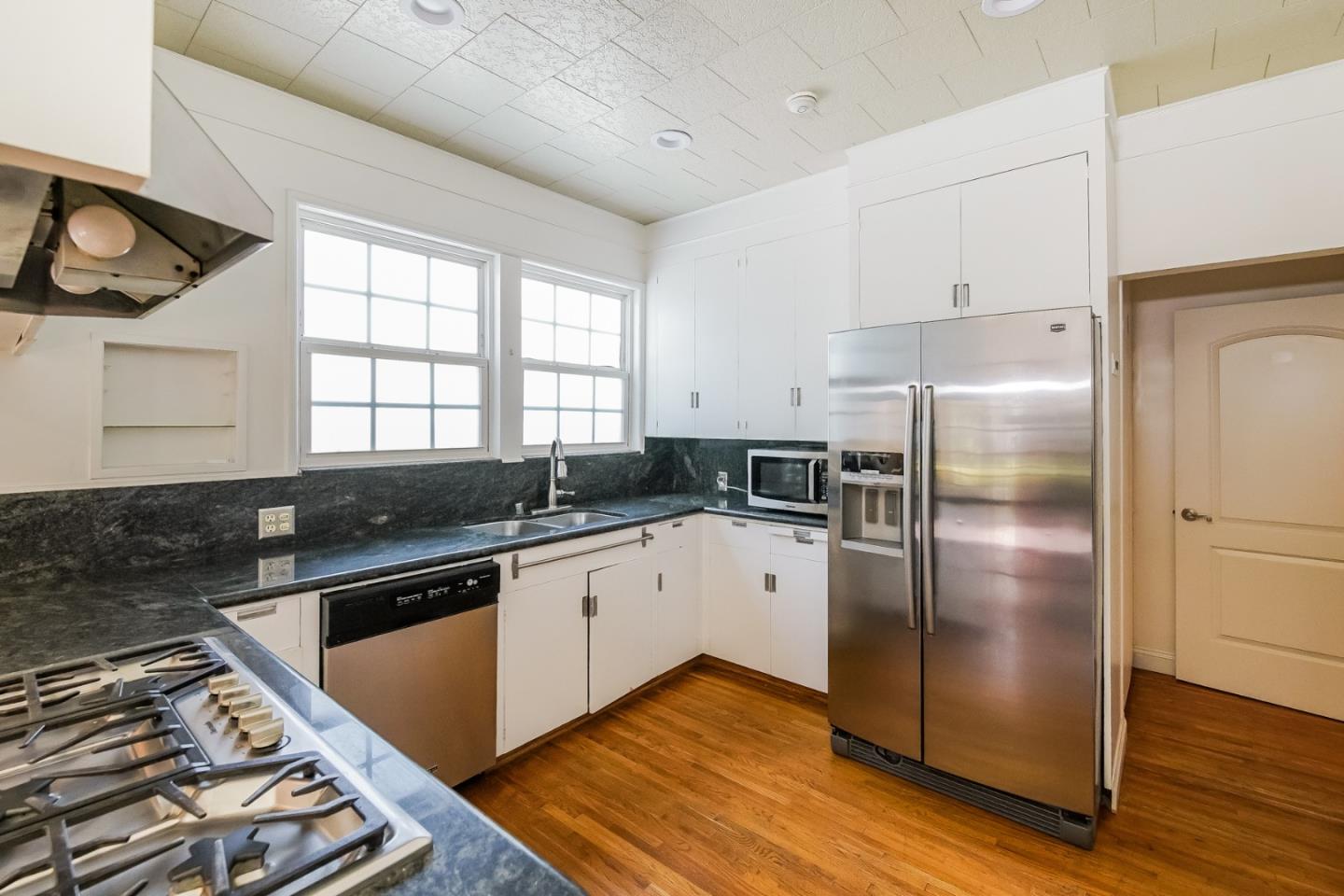 Detail Gallery Image 9 of 26 For 2301 N Commonwealth Ave, Los Angeles,  CA 90027 - 3 Beds | 3/1 Baths
