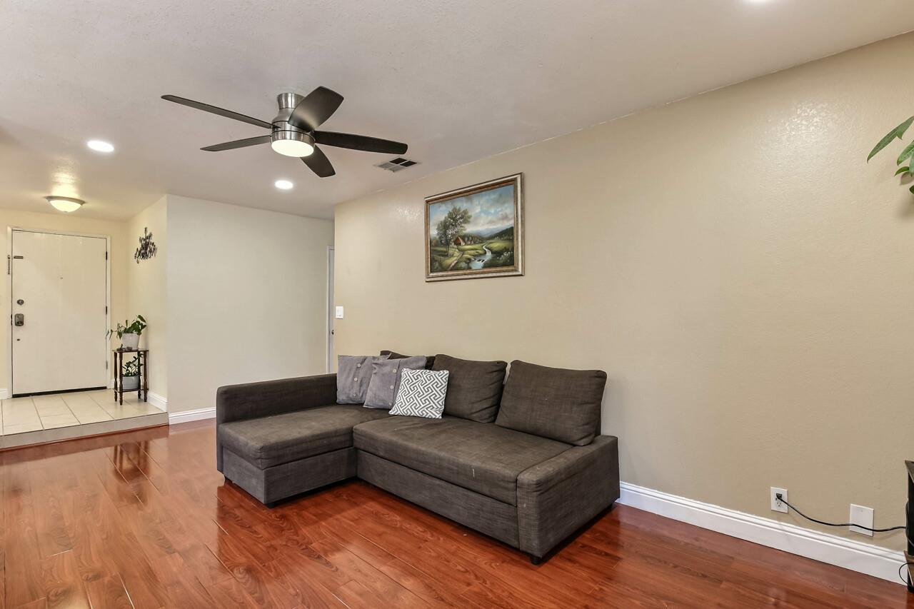 Detail Gallery Image 4 of 17 For 33456 Caliban Dr, Fremont,  CA 94555 - 3 Beds | 2 Baths