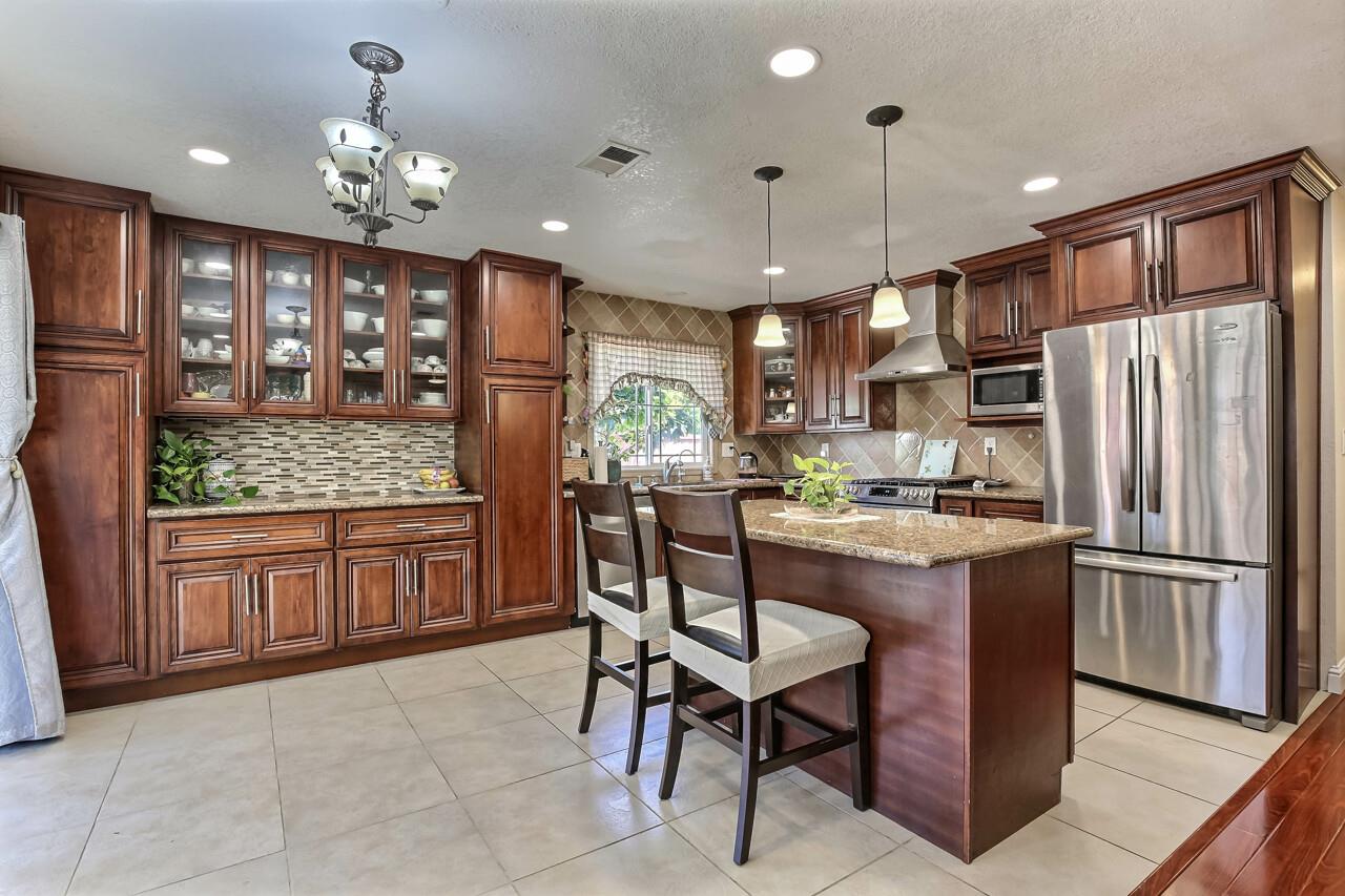 Detail Gallery Image 6 of 17 For 33456 Caliban Dr, Fremont,  CA 94555 - 3 Beds | 2 Baths
