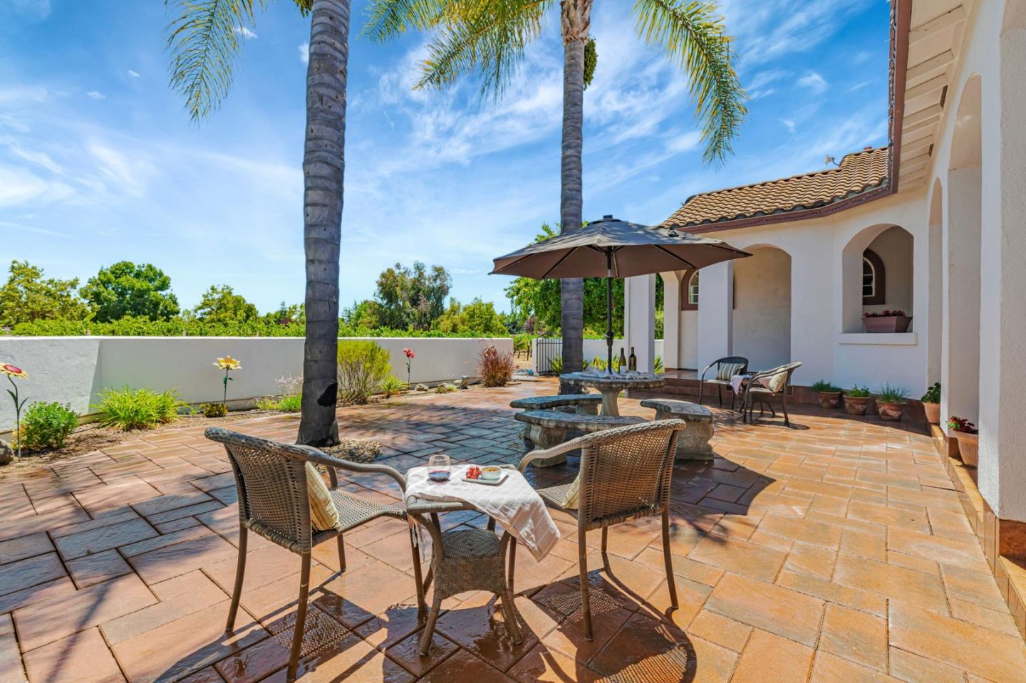 Detail Gallery Image 10 of 86 For 1152 Little River Dr, Hollister,  CA 95023 - 5 Beds | 3/1 Baths