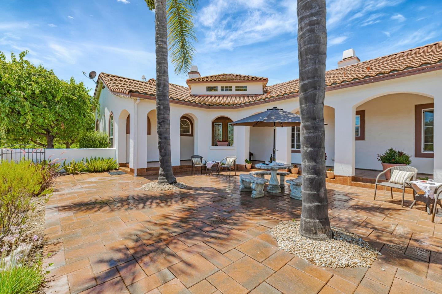 Detail Gallery Image 11 of 86 For 1152 Little River Dr, Hollister,  CA 95023 - 5 Beds | 3/1 Baths