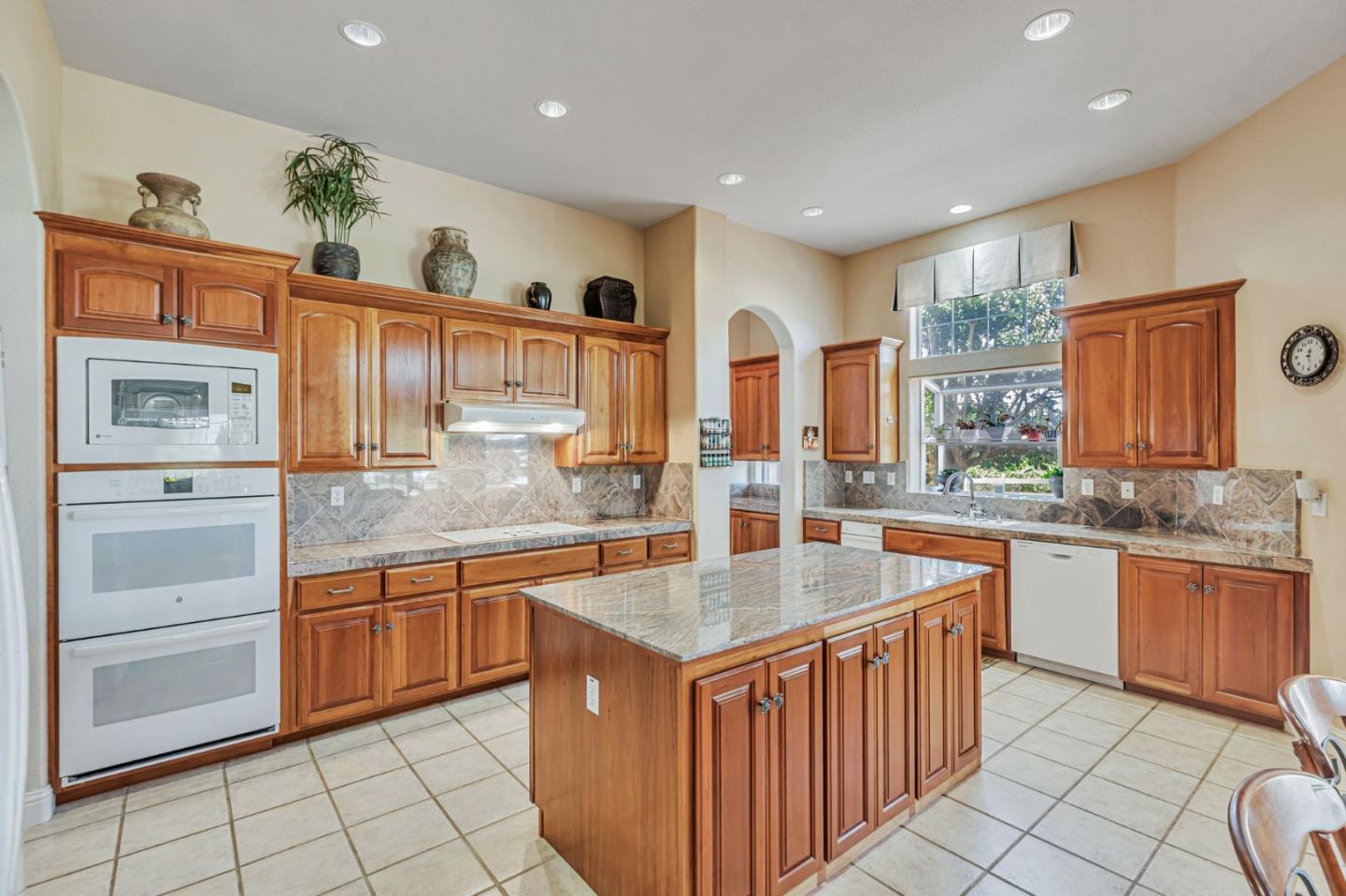 Detail Gallery Image 25 of 86 For 1152 Little River Dr, Hollister,  CA 95023 - 5 Beds | 3/1 Baths