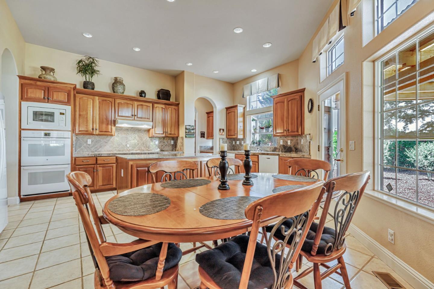 Detail Gallery Image 29 of 86 For 1152 Little River Dr, Hollister,  CA 95023 - 5 Beds | 3/1 Baths