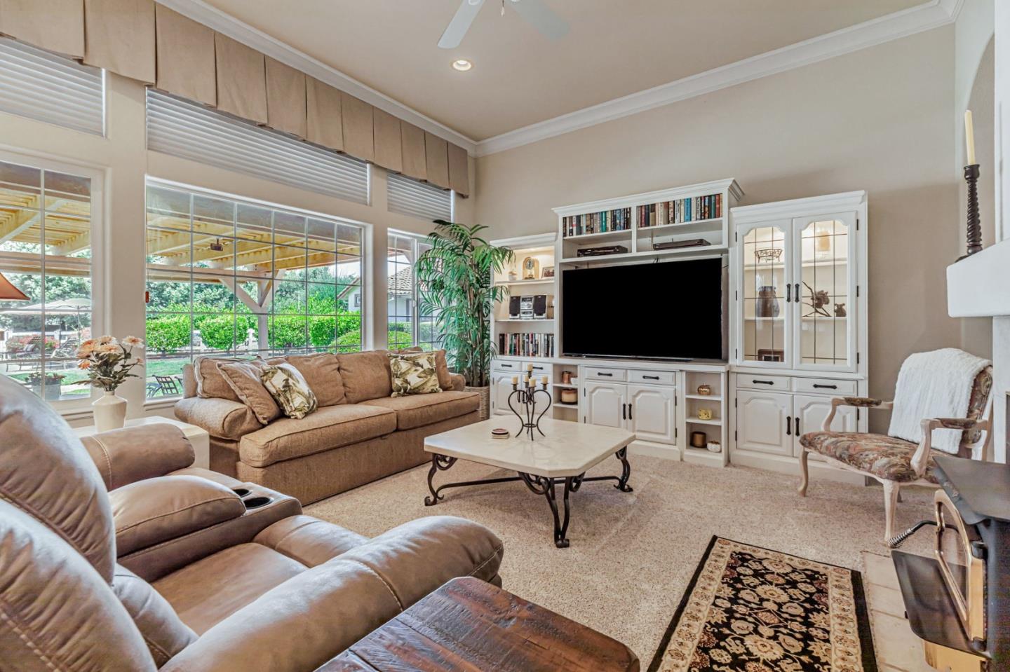 Detail Gallery Image 32 of 86 For 1152 Little River Dr, Hollister,  CA 95023 - 5 Beds | 3/1 Baths
