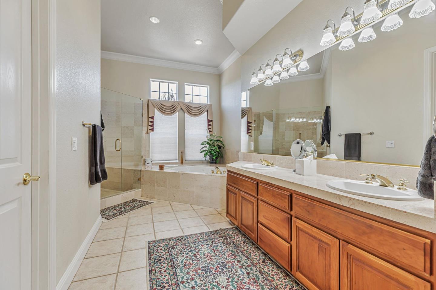 Detail Gallery Image 37 of 86 For 1152 Little River Dr, Hollister,  CA 95023 - 5 Beds | 3/1 Baths