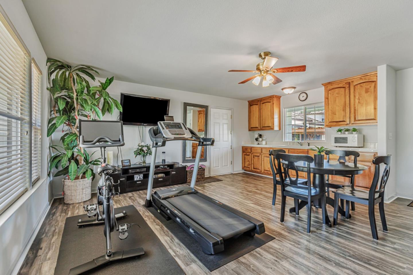 Detail Gallery Image 70 of 86 For 1152 Little River Dr, Hollister,  CA 95023 - 5 Beds | 3/1 Baths