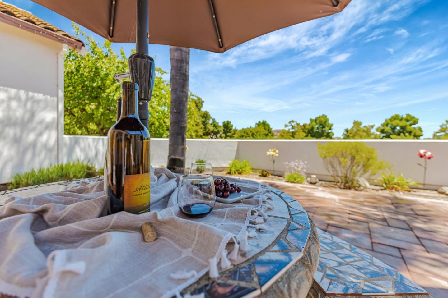 Detail Gallery Image 8 of 86 For 1152 Little River Dr, Hollister,  CA 95023 - 5 Beds | 3/1 Baths