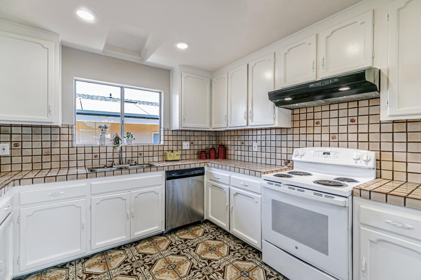 Detail Gallery Image 5 of 15 For 80 N 33rd St, San Jose,  CA 95116 - 3 Beds | 2 Baths